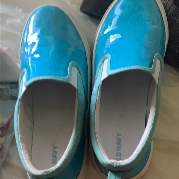 I’m Selling kid shoe day is to small - Picture 1 of 2